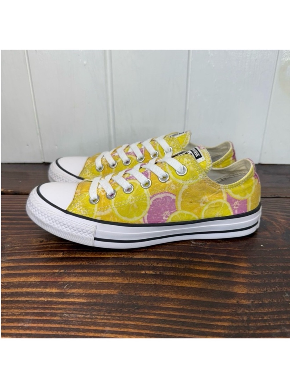 Converse Chuck Taylor All Star Low Top Sneakers – Citrus Fruit Women’s Size 7